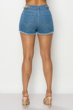 Load image into Gallery viewer, Side Chain Detailed Denim Shorts