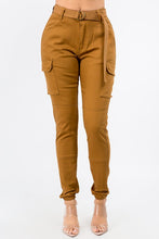Load image into Gallery viewer, JOGGER PANTS WITH POACKETS AND BELT

