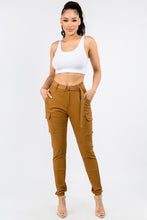 Load image into Gallery viewer, JOGGER PANTS WITH POACKETS AND BELT
