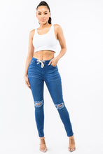 Load image into Gallery viewer, BANDED HIGH WAIST SKINNY JEANS
